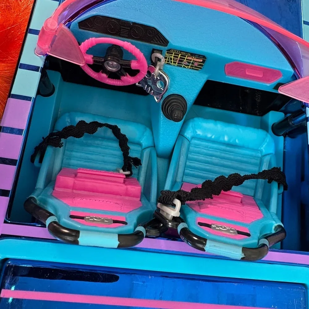 L.O.L. Surprise! O.M.G. Fashion Dolls, Dance Machine Car and Accessories Qty 21